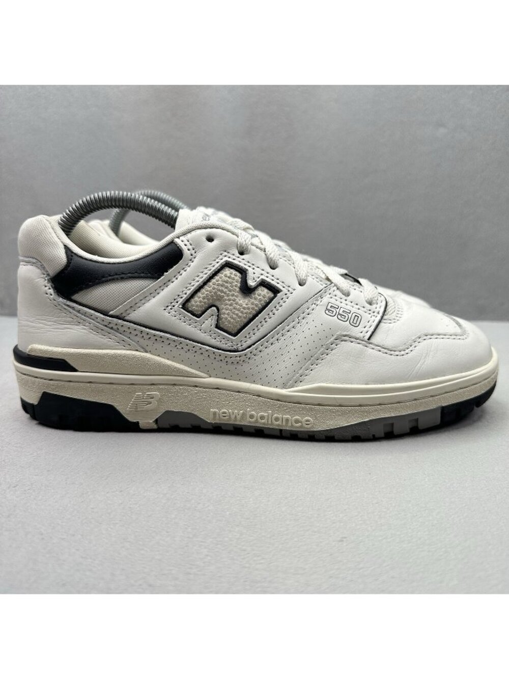 Womens 9 / Mens 7.5 New Balance 550‎ Basketball Shoes Sea Salt / Black Leather